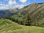 18 Usciti dall'abetaia in decisa salita sui pascoli 